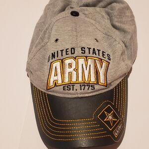 Black and gray United States Army officially licensed hat. Size OSFA.